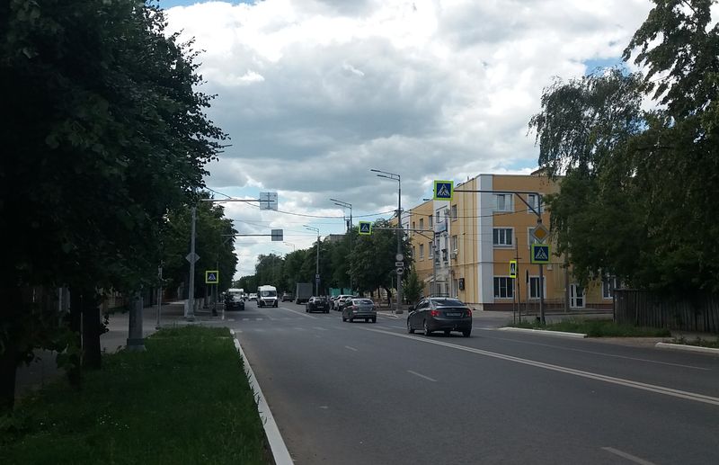 На улице Советской дорожных знаков, нависающих над проезжей частью, стало больше
