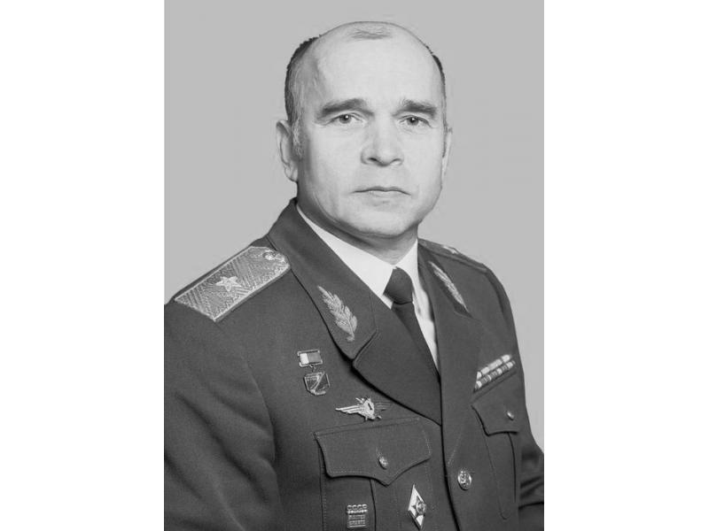 Завтра в Сызрани простятся с бывшим начальником СВВАУЛ Алексеем Пишениным - похоронят генерал-майора на «Батраках»