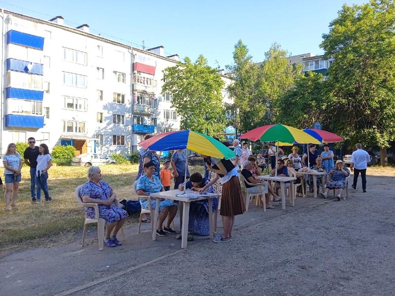 Новости сызрани маленькая сызрань. Самара благоустройство. Сызрань. Благоустройство улицы в частном секторе. Сызрань Кашпир украшение двора.
