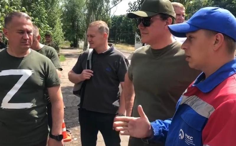 Дмитрий Азаров на Донбассе передал нашим бойцам письма и подарки, а в Снежном обсудил подготовку города к отопительному сезону и учебному году