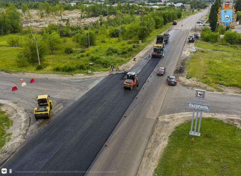 На выезде из Сызрани дорогу ремонтируют по новому ГОСТу, а на автобусных остановках станет светло