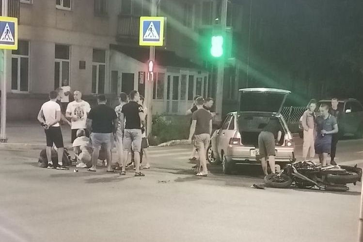 В центре Сызрани в столкновении с автомобилем пострадал мотоциклист