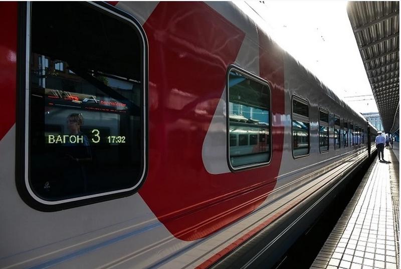 Через несколько минут поезд-красавец прибудет из Самары в Санкт-Петербург: видео и фото
