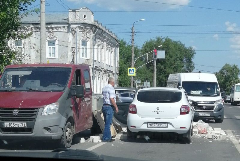 Сегодня на автомобилях марки Renault на дороги Сызрани лучше не выезжать - три машины попали в ДТП
