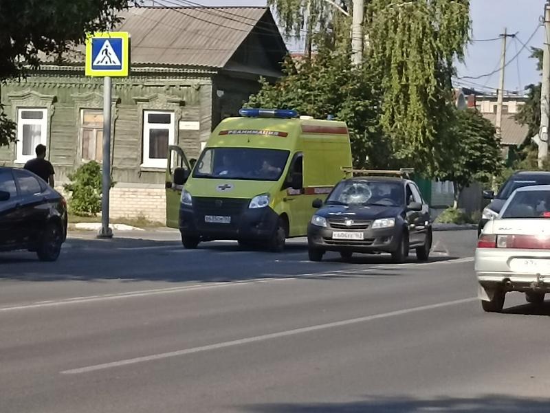 Маленькая сызрань последние новости происшествия. Машина на перекрестке. Автомобиль ГИБДД. ДТП Сызрань перекресток ТЦ Монгора 2022.