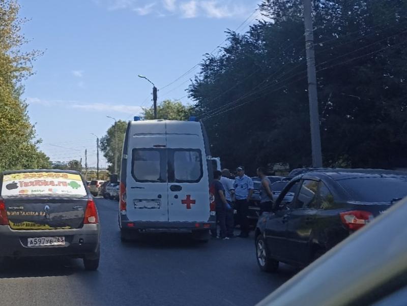 аварии под сызранью зима. полицейский на перекрестке. авария в сызрани вчера на трассе м 5. дтп самарская область гранта. 2021 подробности.