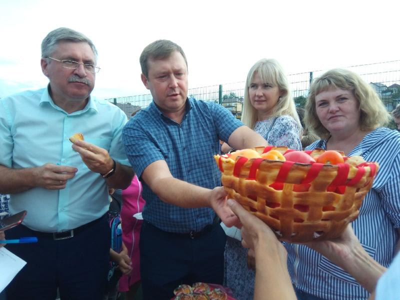 Мал сызрань последние новости. Фестиваль помидоров в Сызрани 2022. Руководитель культуры в Сызрани. Сызранский помидор фестиваль 2022 Дата. Маленькая Сызрань свежие новости.