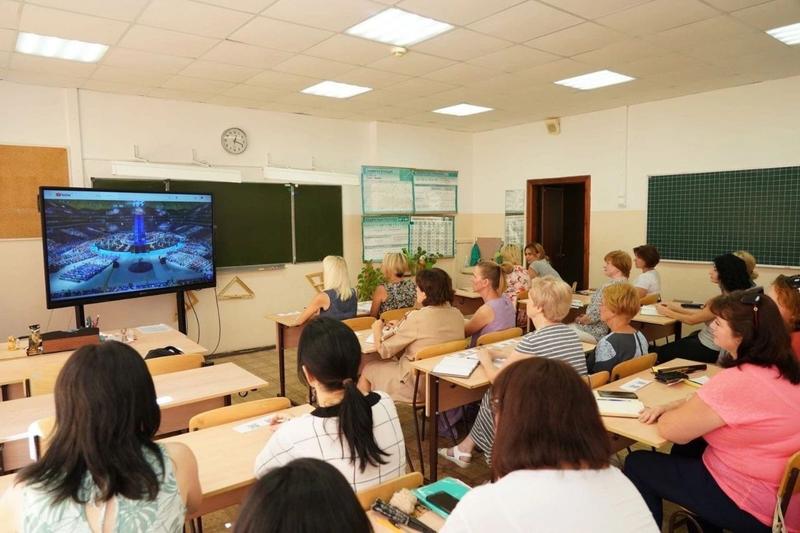 Азаров назвал педагогам Самарской области главную задачу по воспитанию детей в сложившихся условиях