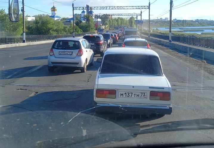 Полный коллапс - едут, как хотят, на знаки никто не обращает внимания: что творится на оживленных дорогах в Сызрани