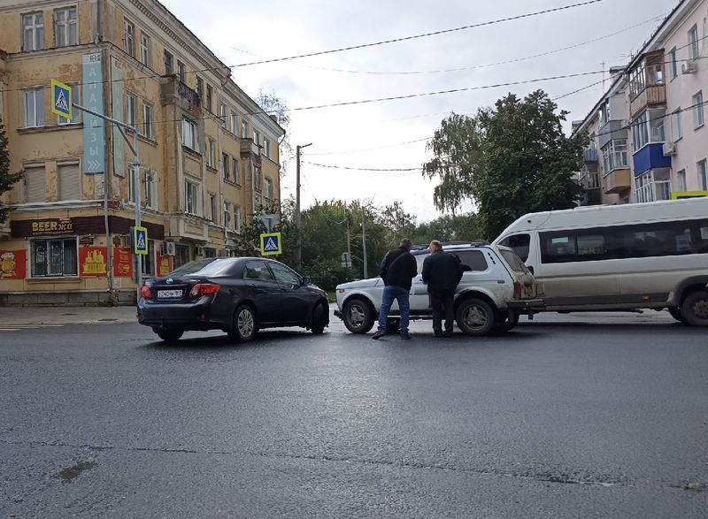 В центре Сызрани еще одна авария - в сотне метров от «замеса» около мэрии