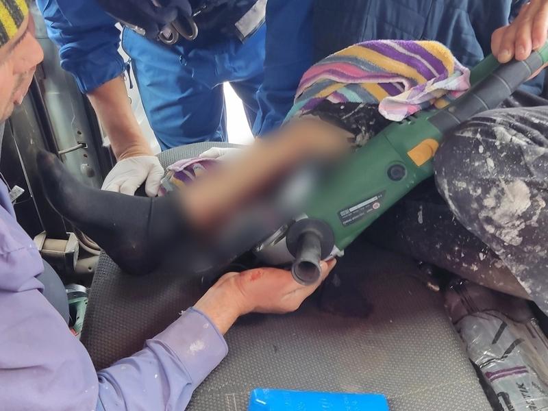 Болгарка застряла в кости: в Самарской области мужчина не смог удержать инструмент
