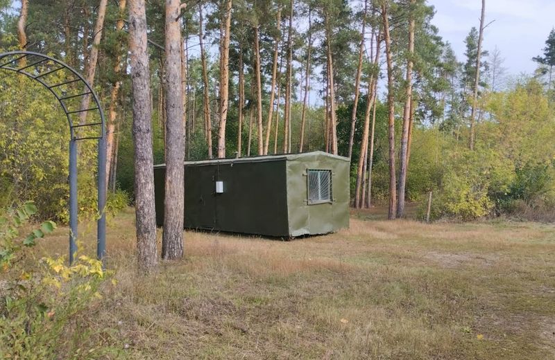 Замеченный у лыжной базы в лесопосадке «военный» объект встревожил горожан