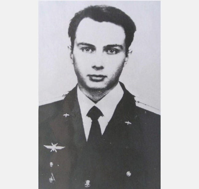 Принял на себя весь огонь врага: Герой России, боевой летчик Александр Иванов похоронен на кладбище «Фомкин сад» - сегодня день его памяти