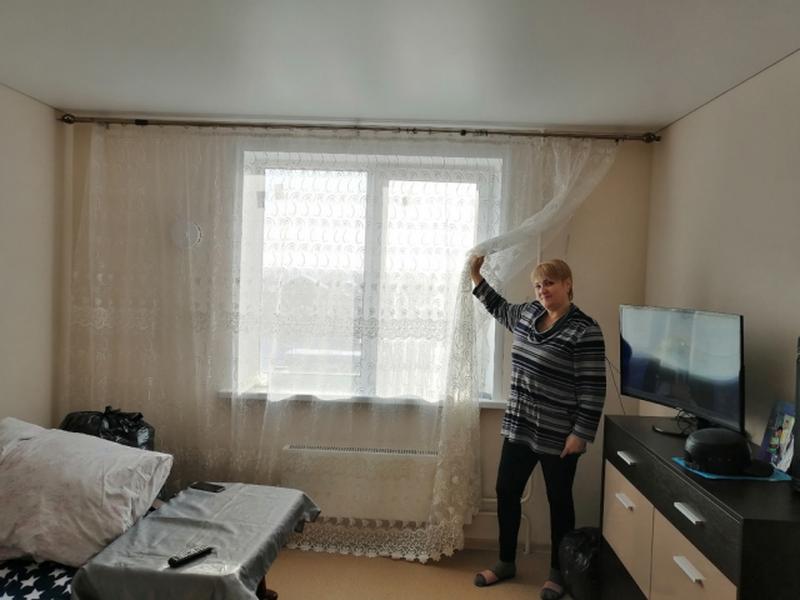 Жительница «царского» дома, который топили по-черному, наконец получила квартиру: Ирина показала плюсы и минусы нового жилья