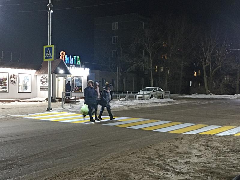 Пешеходы выйдут из сумрака. В Сызрани появились первые проекционные переходы