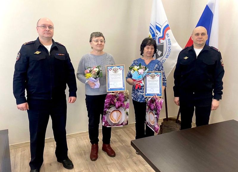 Руководство полиции отметило заслуги двух педагогов сызранского Дворца творчества