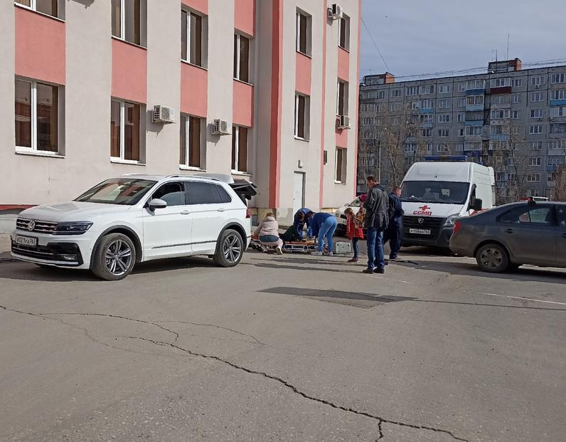 Столкновение ребенка на самокате и кроссовера закончилось плачевно - у мальчика серьезные переломы