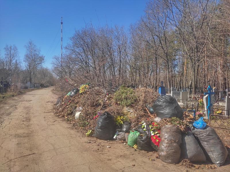 В ожидании массовой уборки жителями на кладбищах, в комитете ЖКХ обратились к горожанам с просьбой