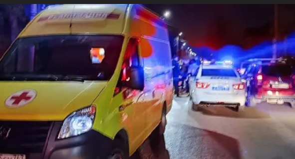 В Сызрани иномарка на оживленной улице сбила мужчину - на место прибыли медики