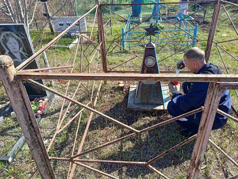 Ржавчина сменилась краской: в Сызрани покрасили старые могильные памятники участников войны с фашизмом