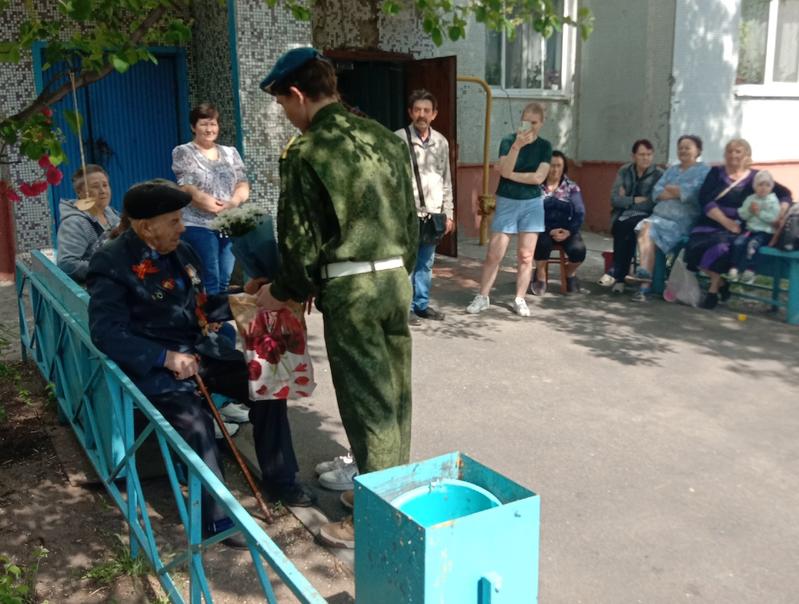Зенитчик Овсиенко освобождал Польшу, бил фашистов - а сегодня лично для него прошел небольшой парад Победы