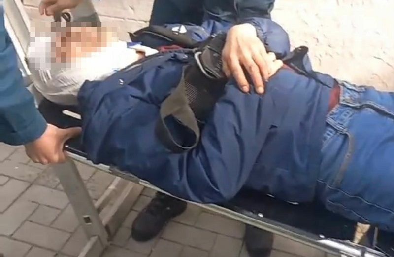 Непонятный поступок: стали известны некоторые обстоятельства происшествия с выпавшим из окна девятиэтажки мужчины