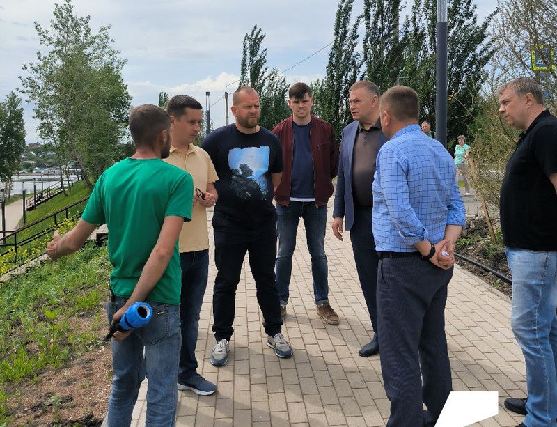 На Монастырской набережной выявили недочеты, которые подрядчик обязуется устранить