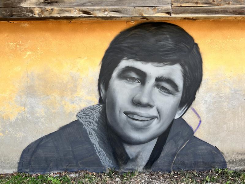 «Я узнал, что у меня...» Со стены на жителей Сызрани смотрит Сергей Бодров