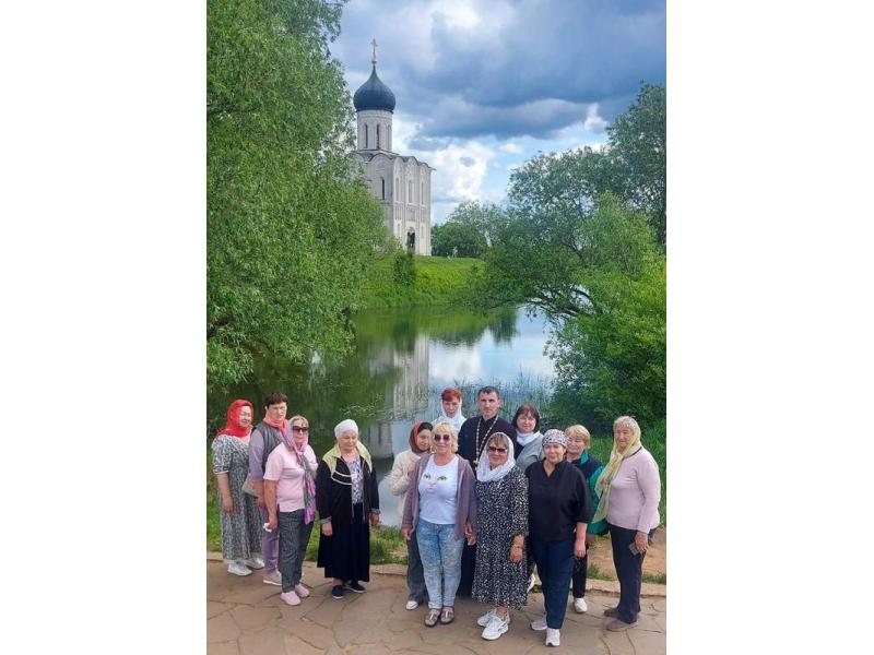 Немало чудесного и удивительного видели сызранские паломники - но поступок одной из девушек их поразил