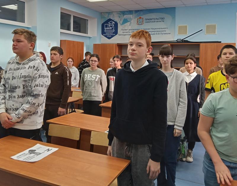 «У детей стали другие глаза»: гости сызранских школьников рассказали им о наших земляках - бойцах СВО и о страшной ночи обстрела в Макеевке