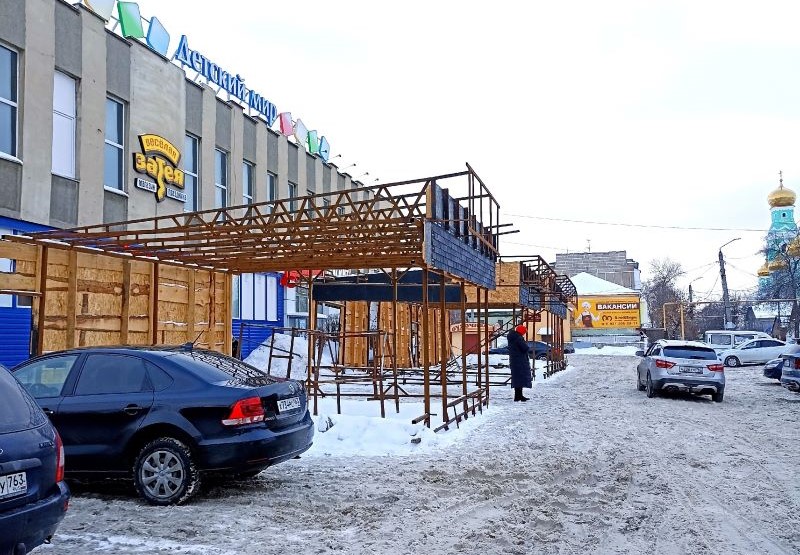 Жители Центрального района Сызрани возмущены продолжением стройки возле ТЦ «Юбилейный»