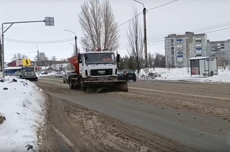 Названы несколько районов Сызрани, где сегодня техника чистит снег