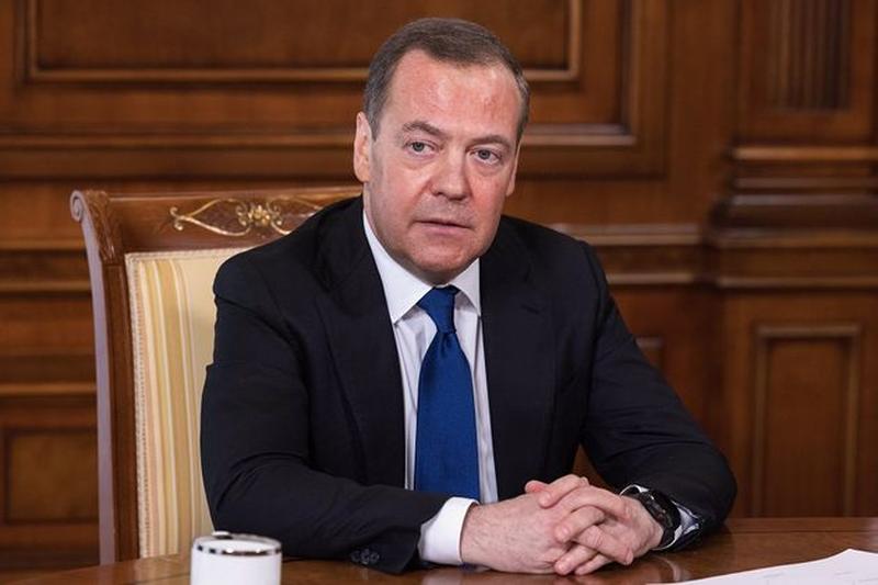 Фразой о собаке прокомментировал Медведев смерть предателя Кузьминова
