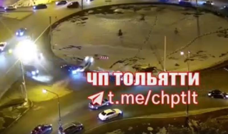 «Боюсь представить, если бы летун в стойку ударил»: момент жутковатого ДТП попал на видео