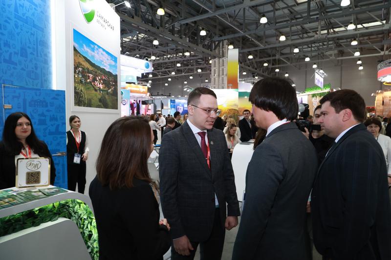 О старинной Сызрани, об экскурсиях по АвтоВАЗу и о безотказной Vesta рассказали председателю комитета Госдумы по туризму Тарбаеву