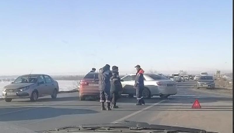 Две иномарки не поделили трассу под Сызранью