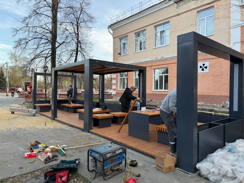 В Сызрани появилось еще несколько парклет - где они установлены, а где сборка еще только предстоит