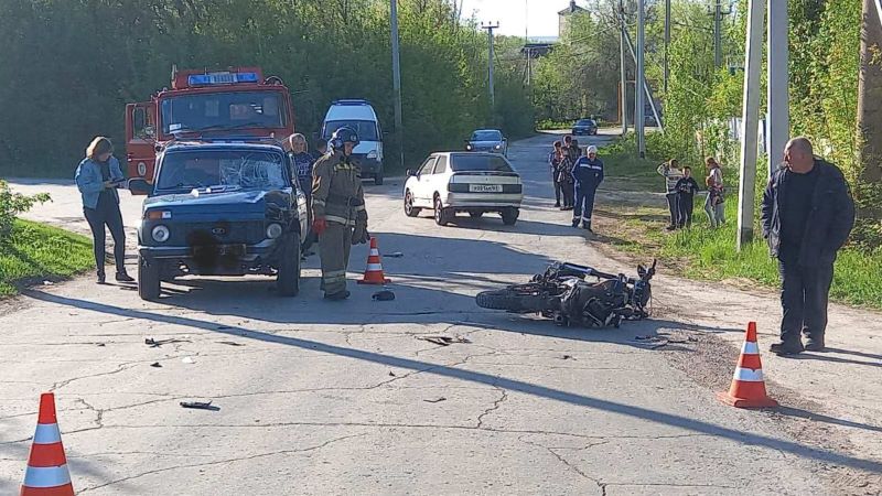 В Сызранском районе столкнулись Нива и мотоцикл