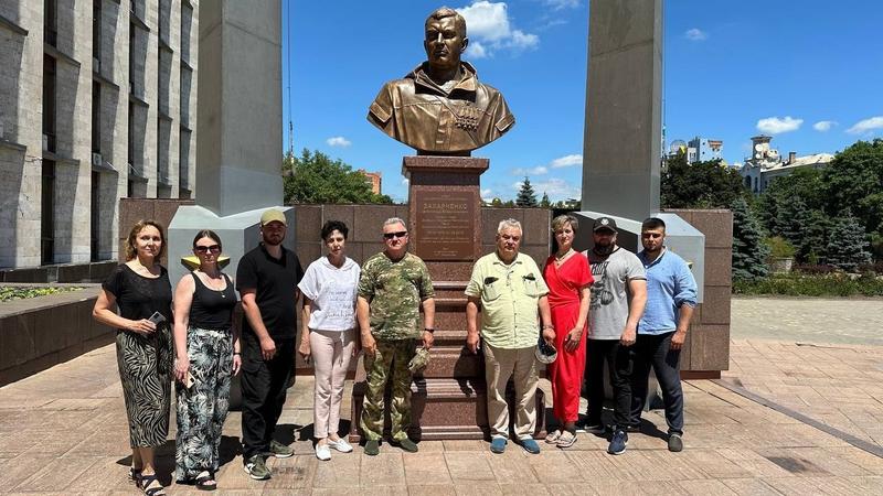 Делегаты привезли из Сызрани на Донбасс символический подарок