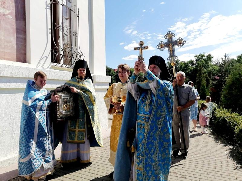Образ Богородицы несколько дней путешествует по Сызрани и Правобережью - как его встречают люди