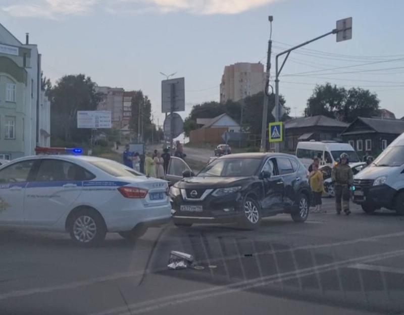У иномарки, попавшей в ДТП в центре Сызрани, «выстрелили» подушки безопасности