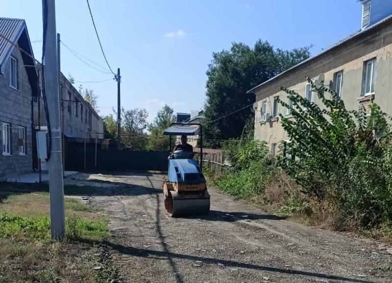 В центре Сызрани отсыпали дорогу асфальтовой крошкой