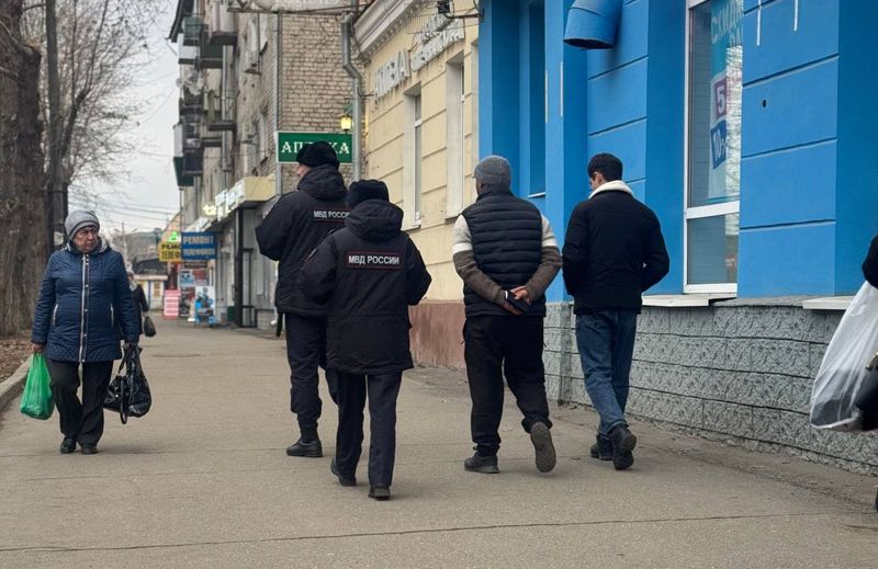 Полицейские проверили рынки и стройки в Сызрани - места, где работают мигранты, и обнаружили нарушителей российских законов
