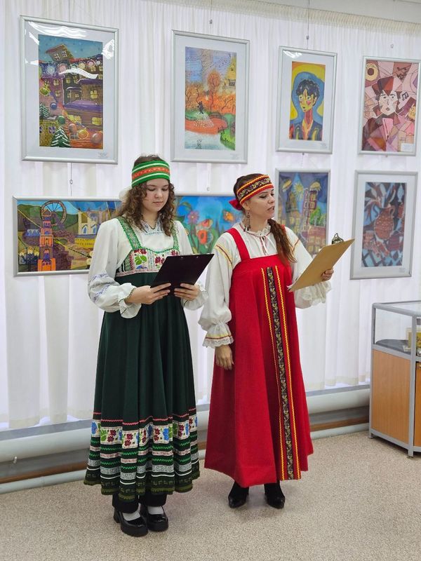 В «Кладовой талантов» - городские пейзажи и портреты на шелке, сказки и быль Сызрани,