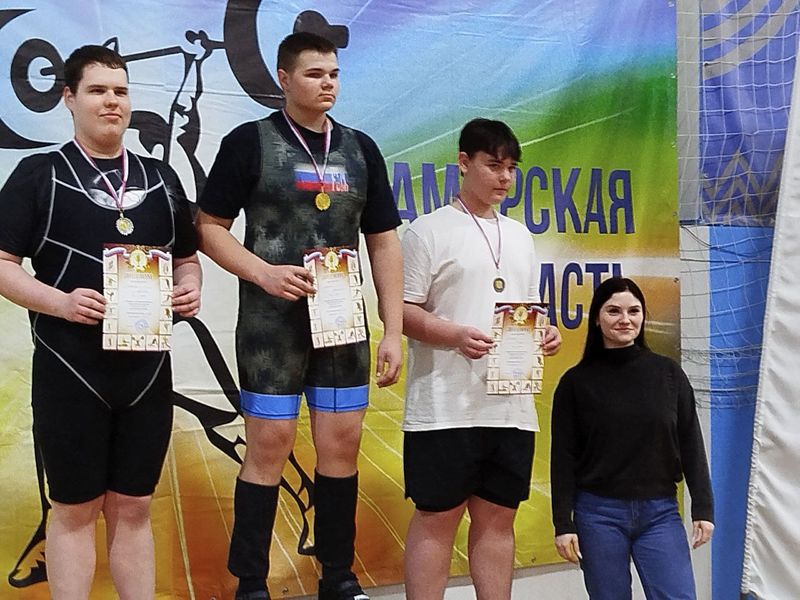 Юные тяжелоатлеты из Сызрани победили на областном Первенстве самого сильного противника - себя