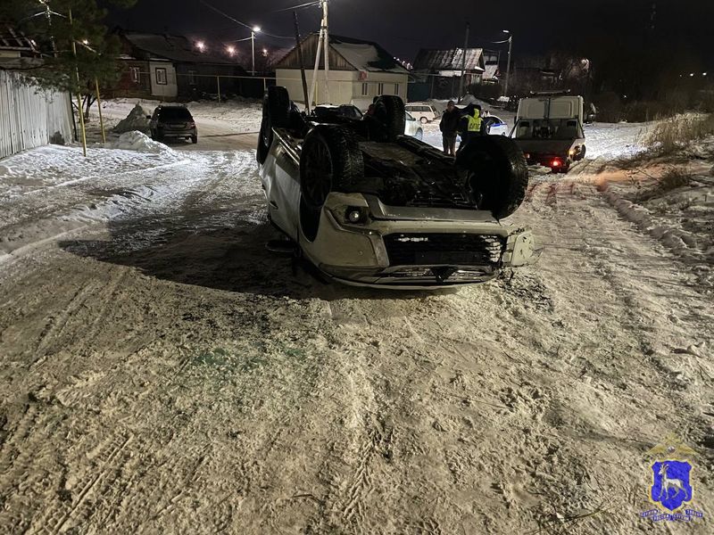 В Сызрани иномарка с молодежью в салоне на скорости вылетела с дамбы в кювет и перевернулась