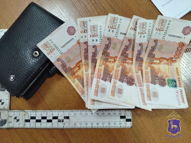 Продавец ограбленного в Сызрани ювелирного магазина оказался не робкого десятка и не хотел отдавать золото