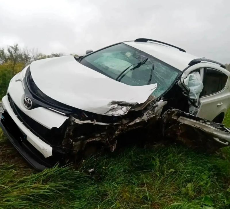Утром в Сызранском районе столкнулись фура SITRAK и Toyota RAV4