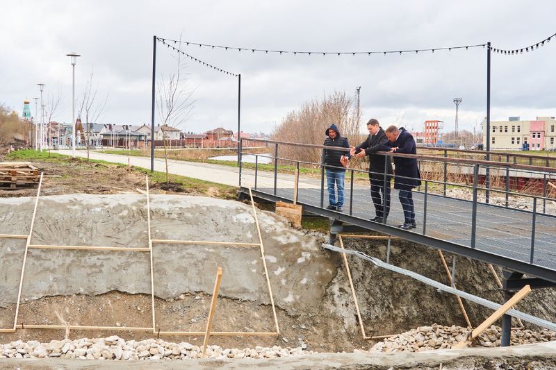 Киоски у автовокзала должны преобразиться, а потрепанной за зиму набережной Сызрани уже занялись