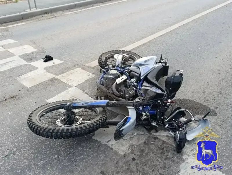 Мотоциклиста выбросило под грузовик: на месте трагического ДТП работает полиция